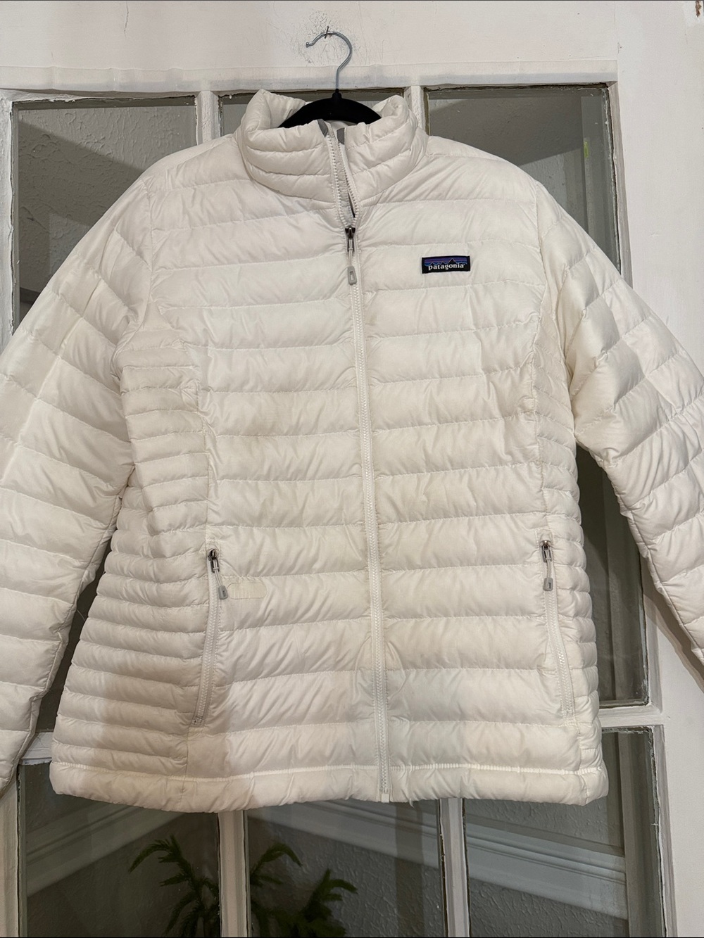 Patagonia Women's White Quilted Lightweight Puffer Jacket
